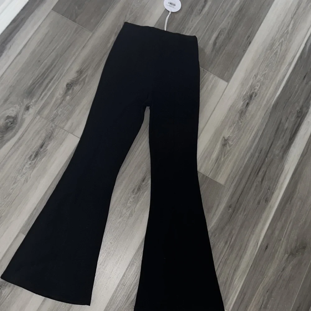 RUTHERFORD FLARED PONTE PANT - BLACK - Picture 2 of 6